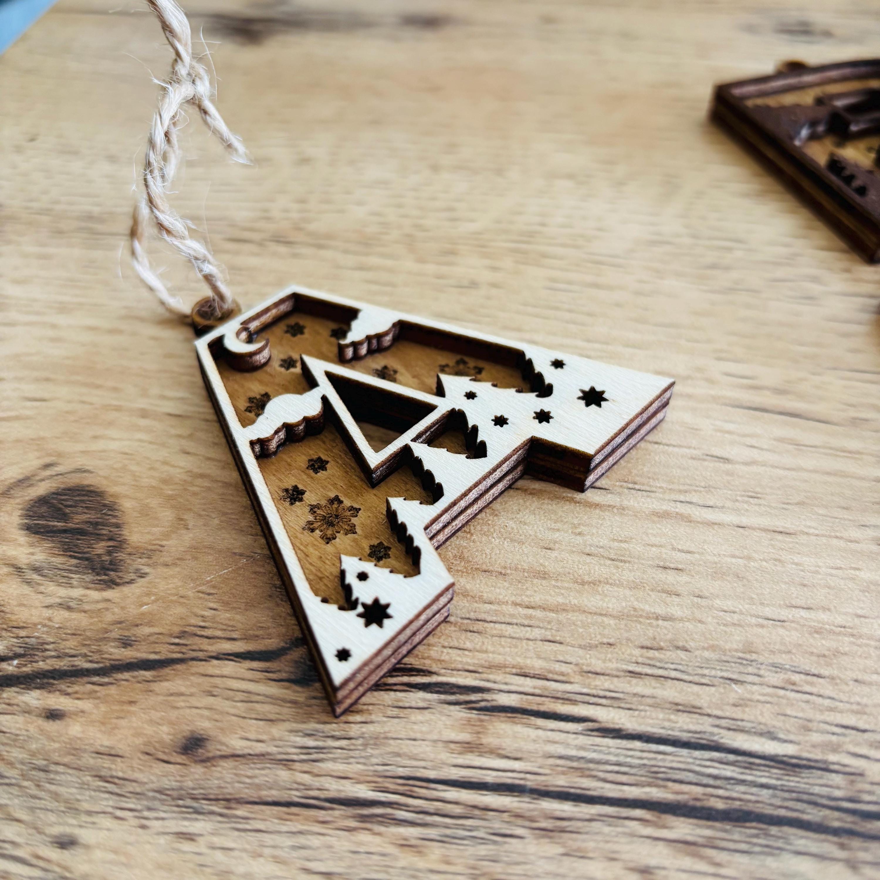 Décorations d'arbre de Noël personnalisées - votre lettre / couleur, étiquette cadeau, cadeau pour lui, sa femme, maman, papa, fille, garçon, boule en bois